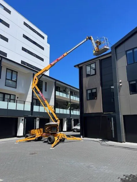 Spider lift beside an apartment building